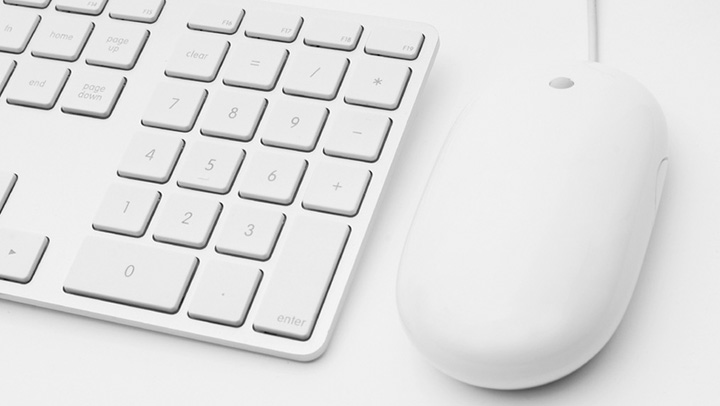 Teclado y mouse para el trabajo informático